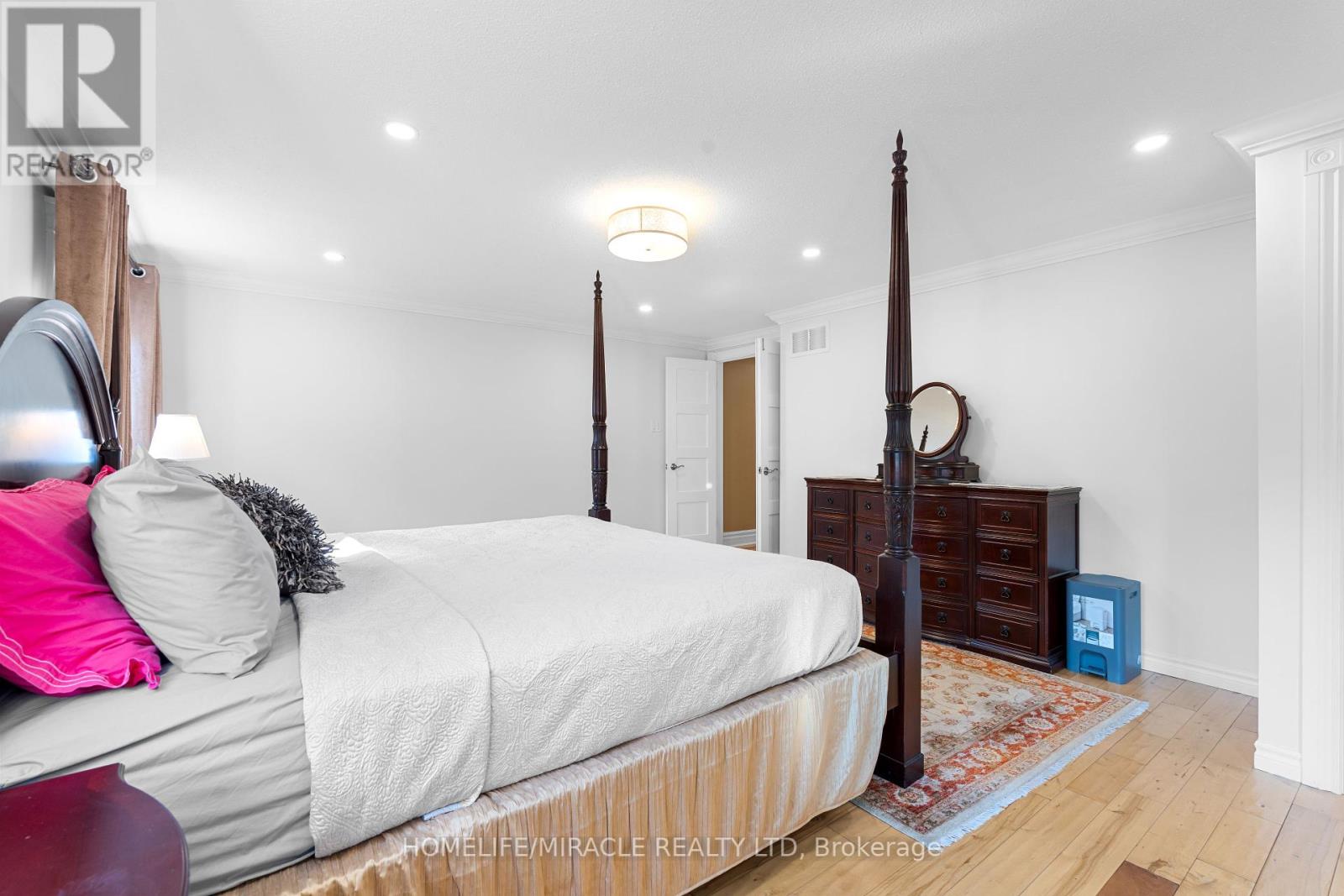 Photo 28 of 4216 Sunflower Drive, Mississauga ON