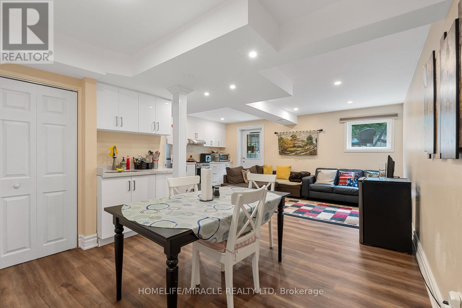 Photo 32 of 4216 Sunflower Drive, Mississauga ON