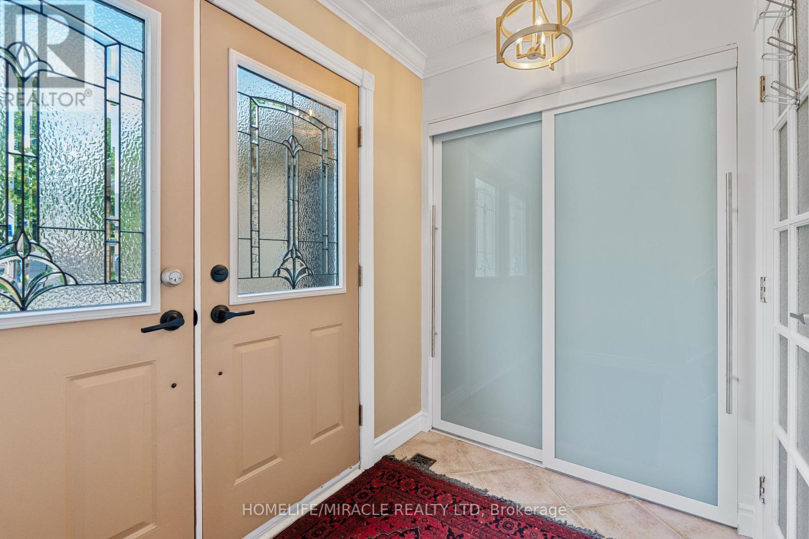 Photo 4 of 4216 Sunflower Drive, Mississauga ON
