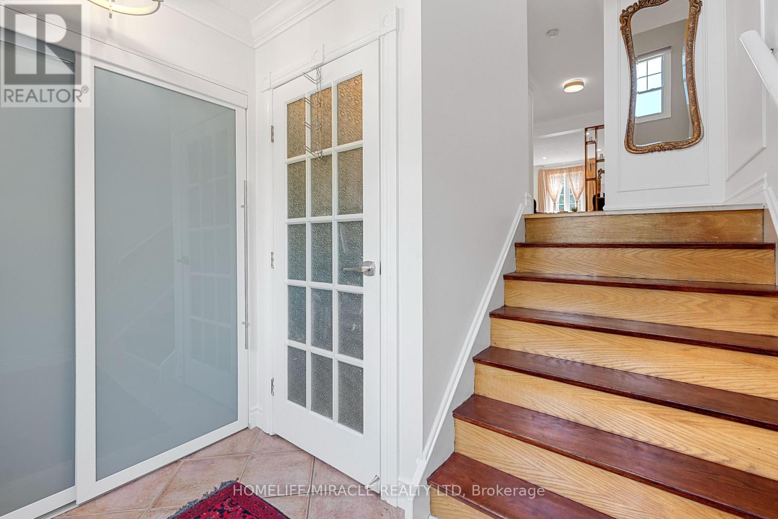 Photo 5 of 4216 Sunflower Drive, Mississauga ON