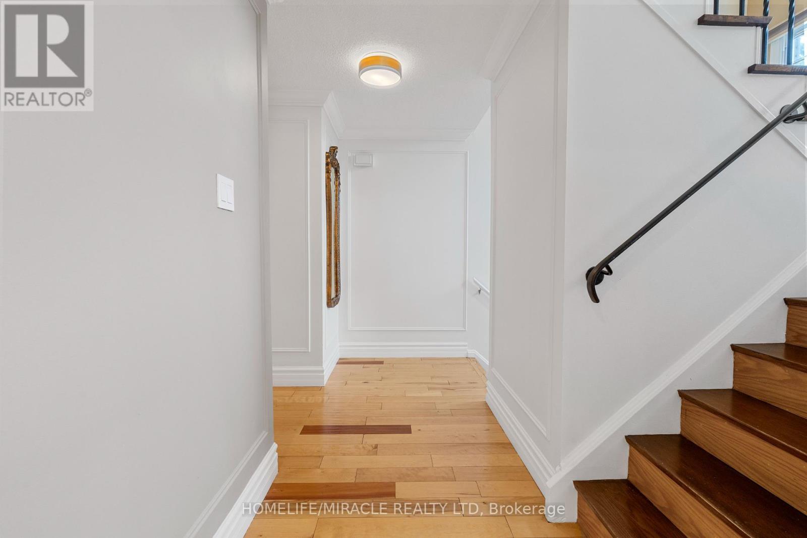 Photo 9 of 4216 Sunflower Drive, Mississauga ON