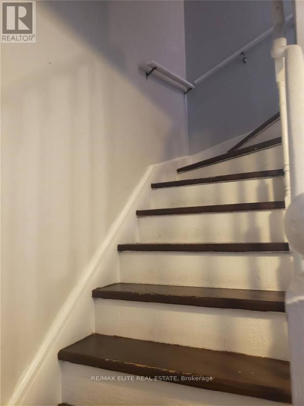 Photo 11 of 29 1240 Westview Terrace, Oakville ON