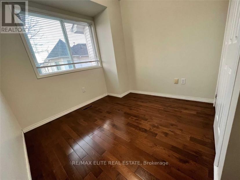 Photo 13 of 29 1240 Westview Terrace, Oakville ON