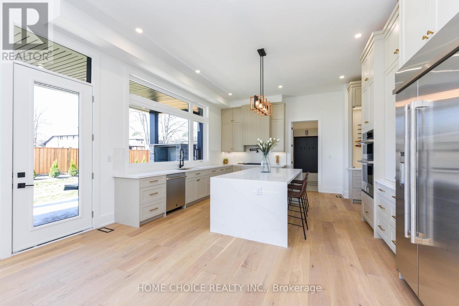 Photo 12 of 310 Tuck Drive, Burlington ON