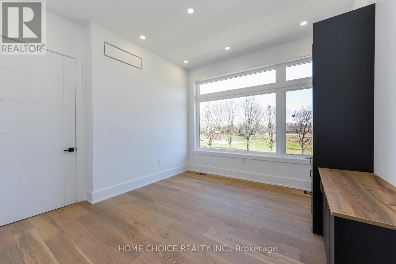 Photo 28 of 310 Tuck Drive, Burlington ON