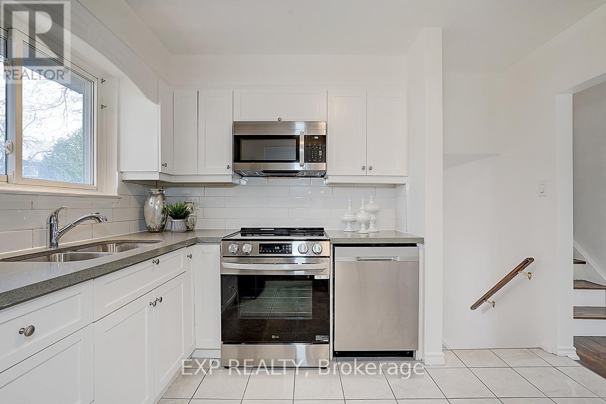 Photo 24 of 11 Tullamore Road, Brampton ON