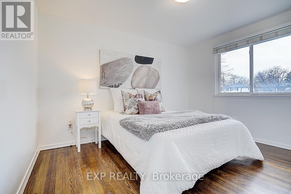 Photo 31 of 11 Tullamore Road, Brampton ON