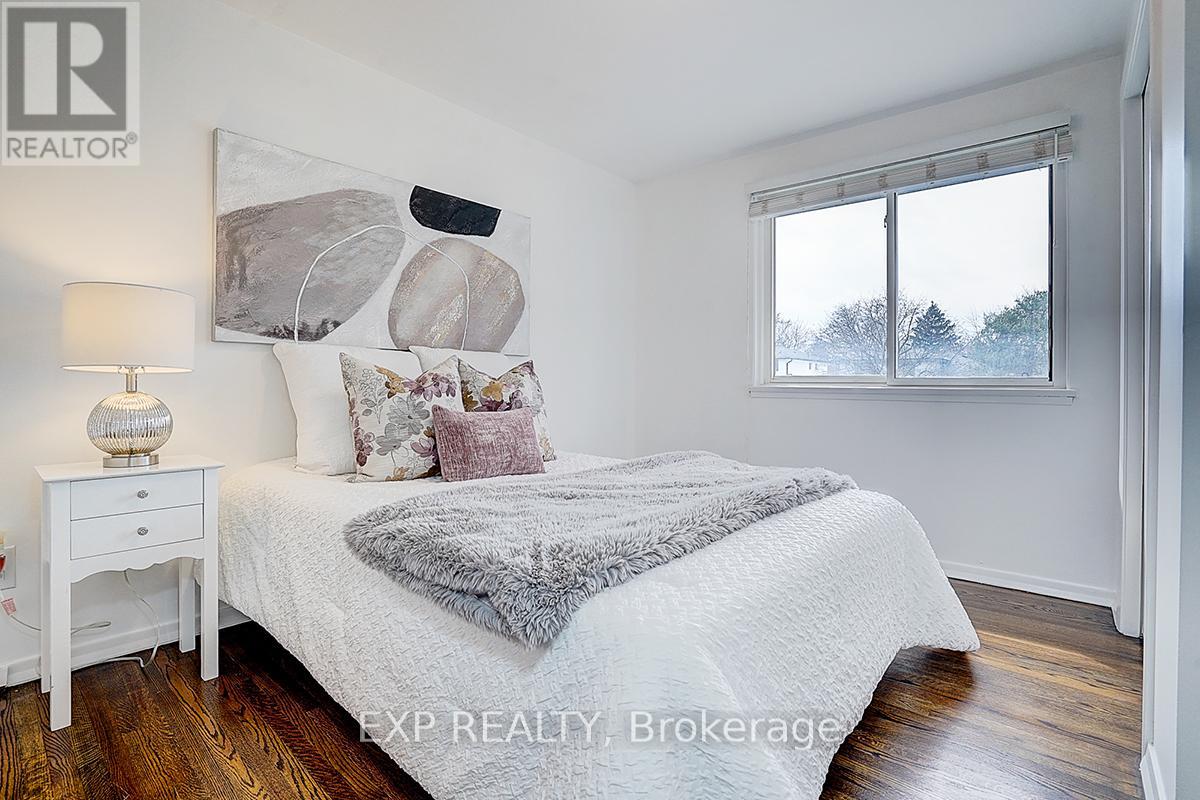 Photo 32 of 11 Tullamore Road, Brampton ON