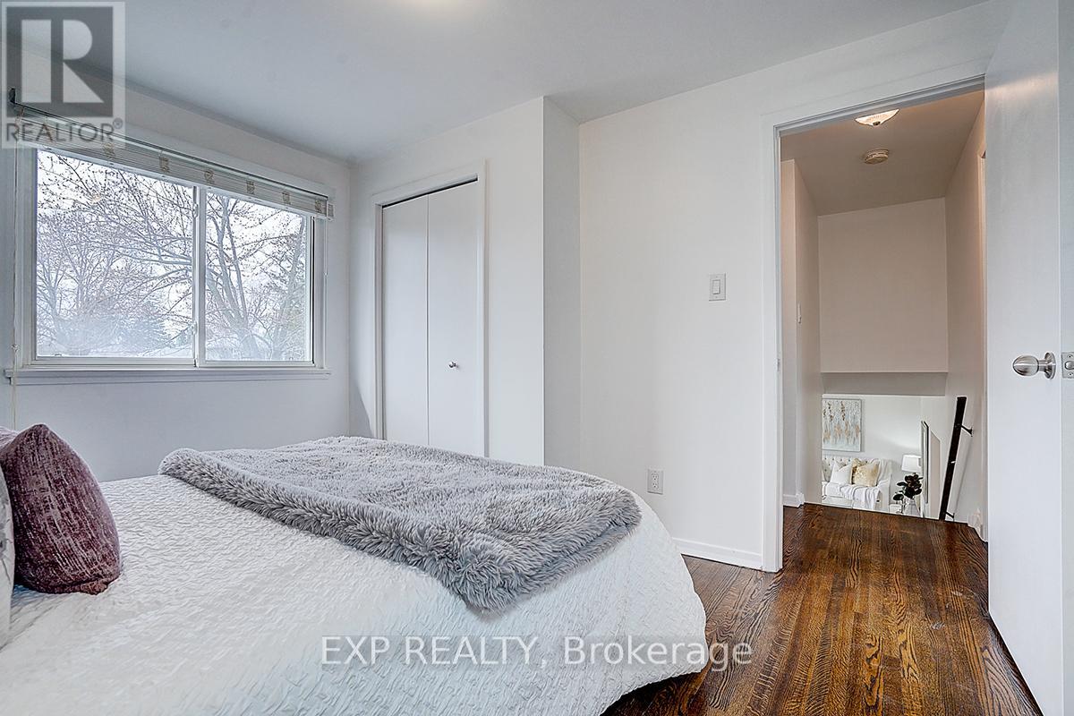 Photo 33 of 11 Tullamore Road, Brampton ON