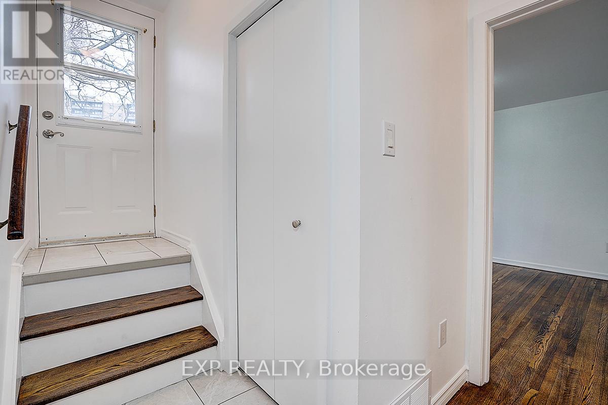 Photo 36 of 11 Tullamore Road, Brampton ON
