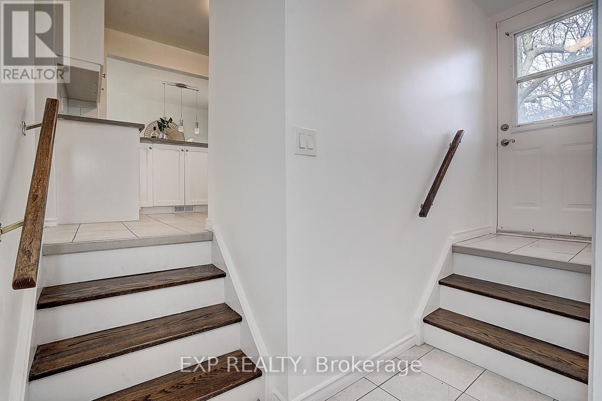 Photo 37 of 11 Tullamore Road, Brampton ON