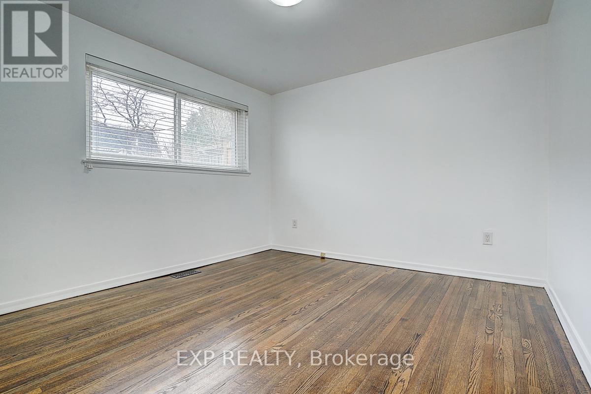 Photo 38 of 11 Tullamore Road, Brampton ON