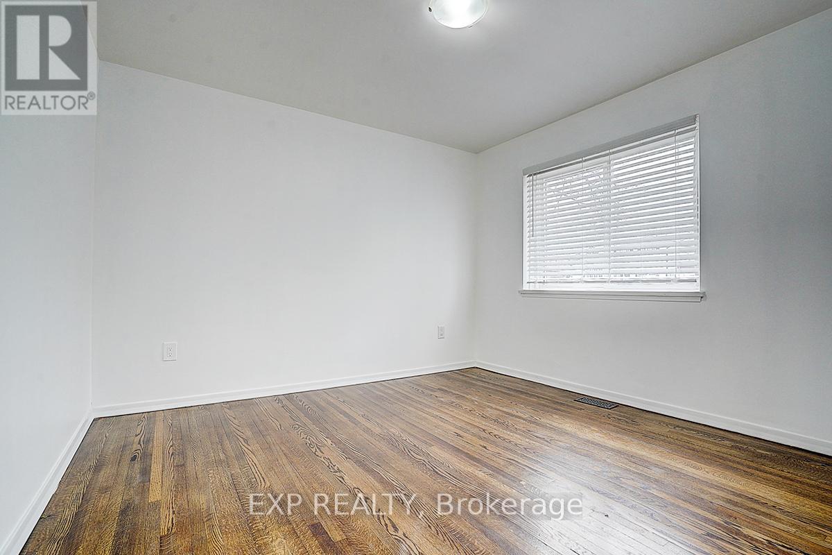 Photo 40 of 11 Tullamore Road, Brampton ON