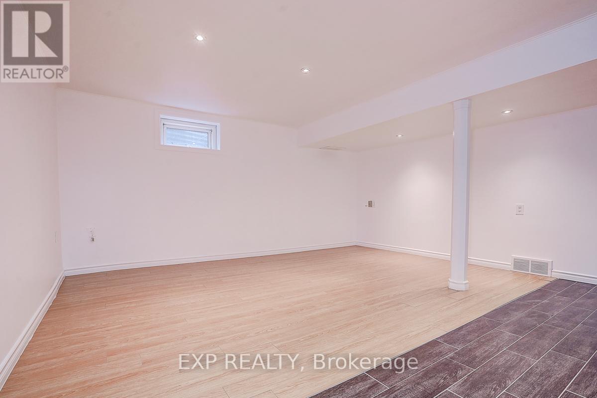 Photo 44 of 11 Tullamore Road, Brampton ON