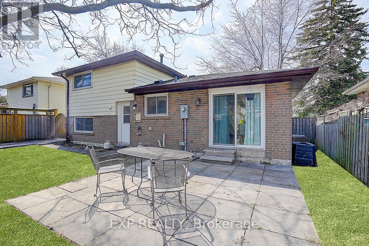 Photo 5 of 11 Tullamore Road, Brampton ON
