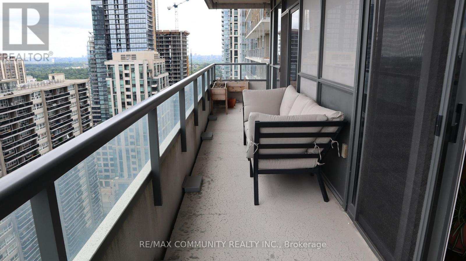 Photo 4 of 1903 25 Broadway Avenue, Toronto ON