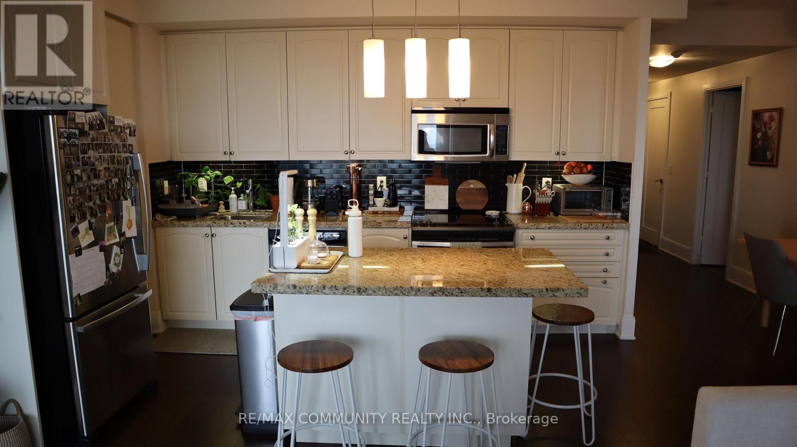 Photo 2 of 1903 25 Broadway Avenue, Toronto ON