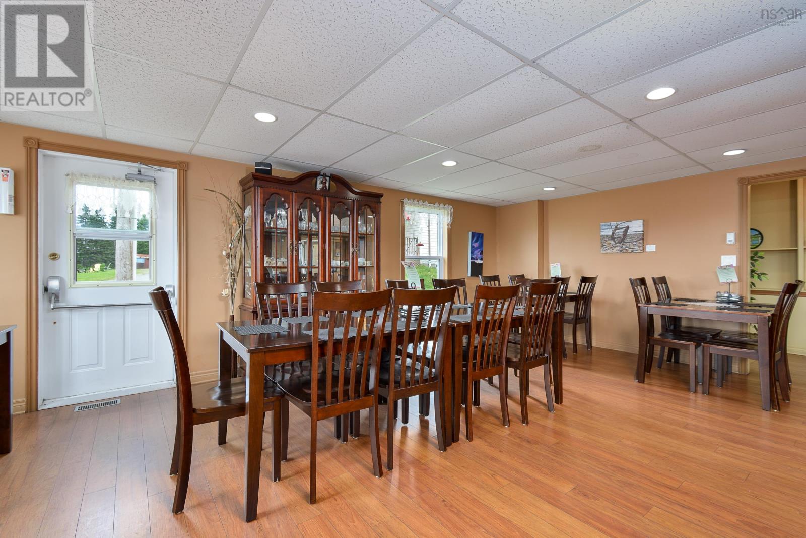 Property 14 of 27 of 785 105 Highway