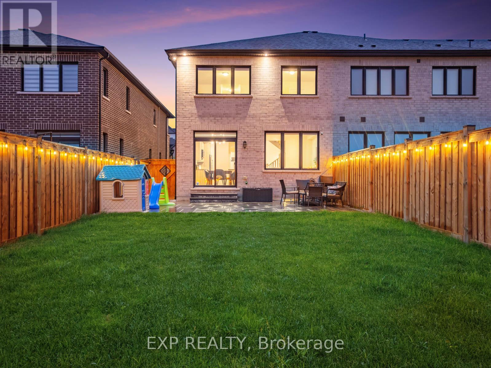 Photo 31 of 1476 Rose Way, Milton ON