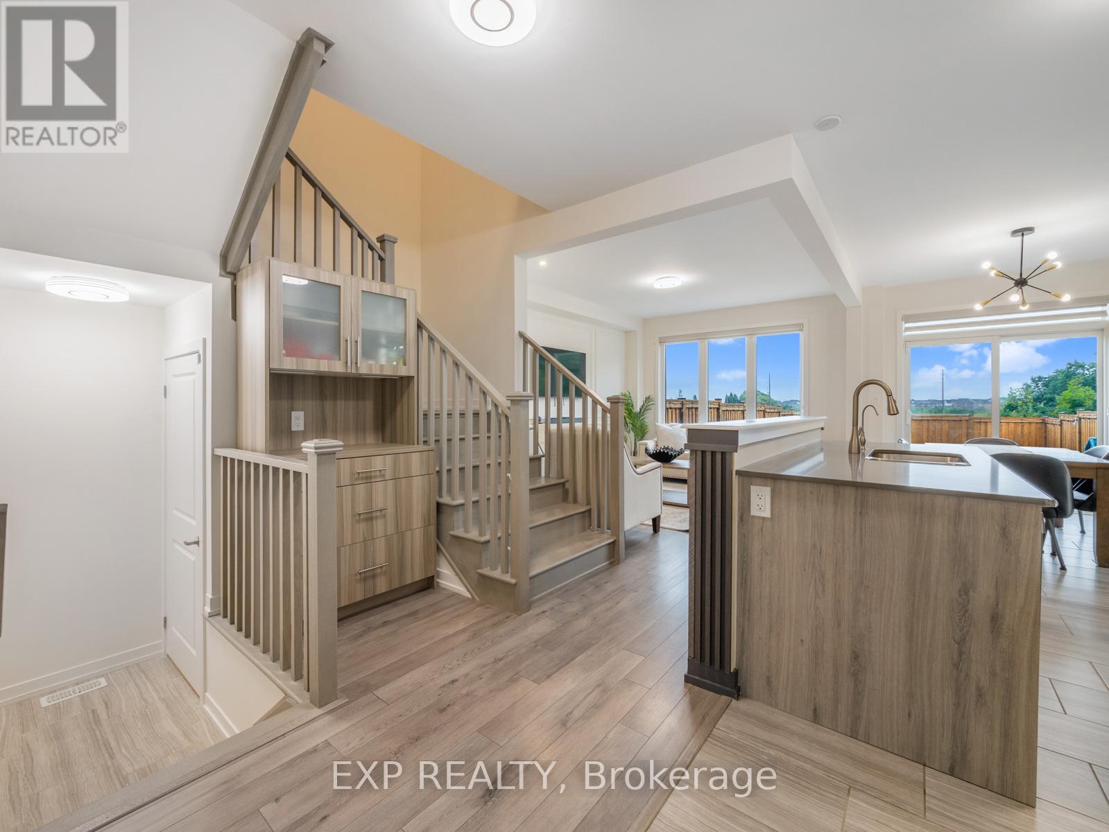 Photo 7 of 1476 Rose Way, Milton ON