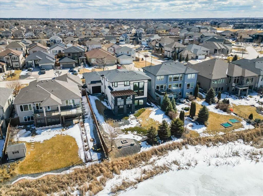 Photo 18 of 129 Autumnview Drive, Winnipeg MB