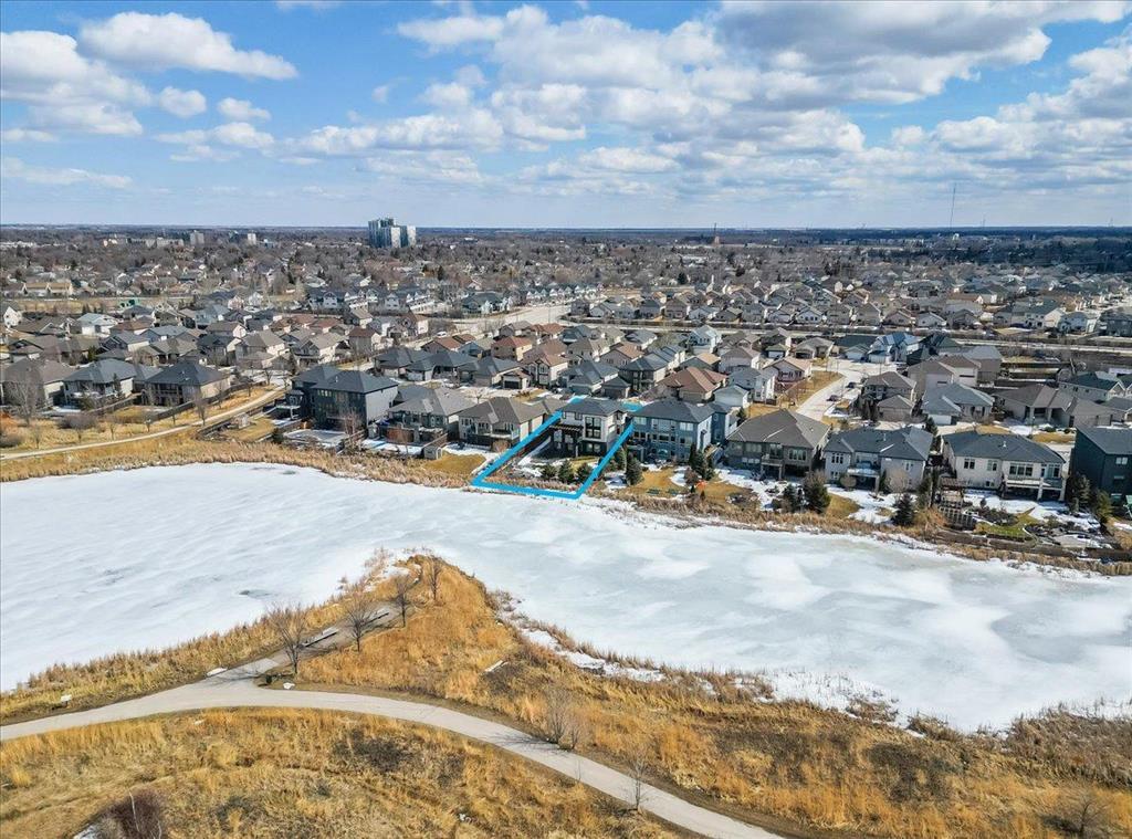 Photo 35 of 129 Autumnview Drive, Winnipeg MB