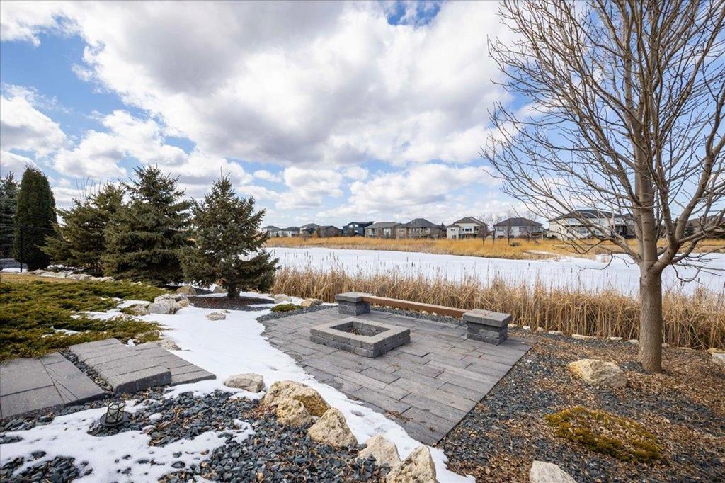 Photo 38 of 129 Autumnview Drive, Winnipeg MB