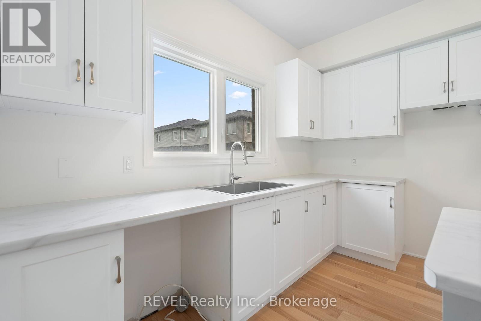 Photo 6 of 3286 Parker Avenue, Fort Erie ON