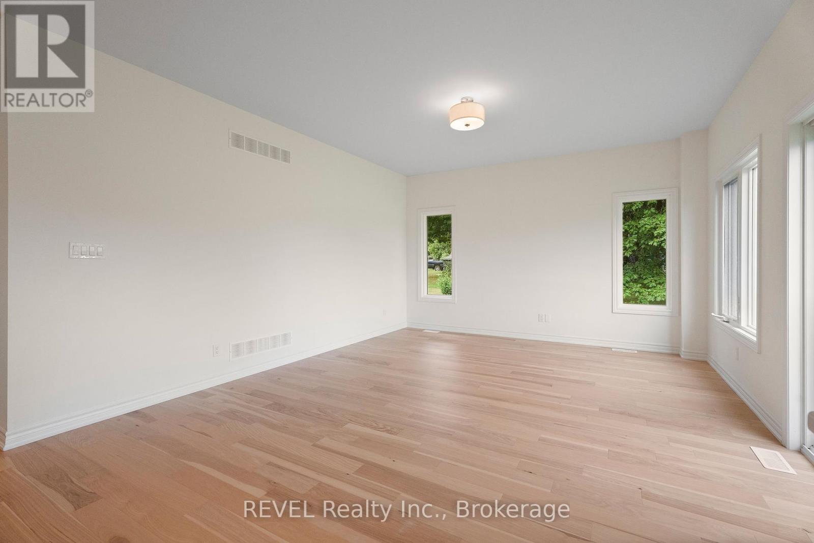 Photo 3 of 3286 Parker Avenue, Fort Erie ON