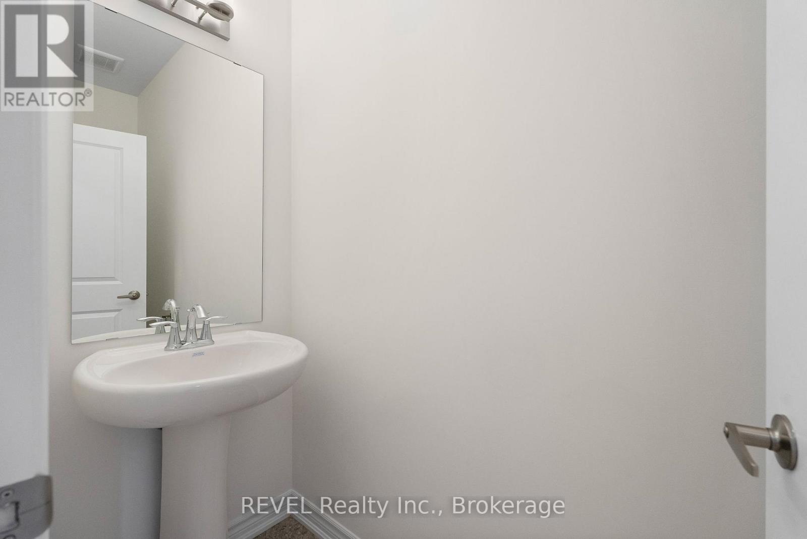 Photo 4 of 3286 Parker Avenue, Fort Erie ON