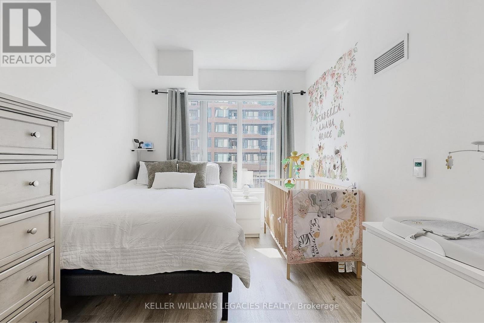 Photo 1 of 211 100 Eagle Rock Way, Vaughan ON