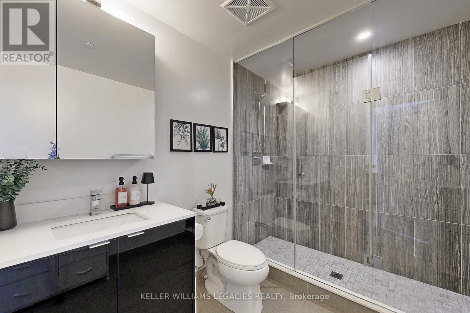 Photo 15 of 211 100 Eagle Rock Way, Vaughan ON