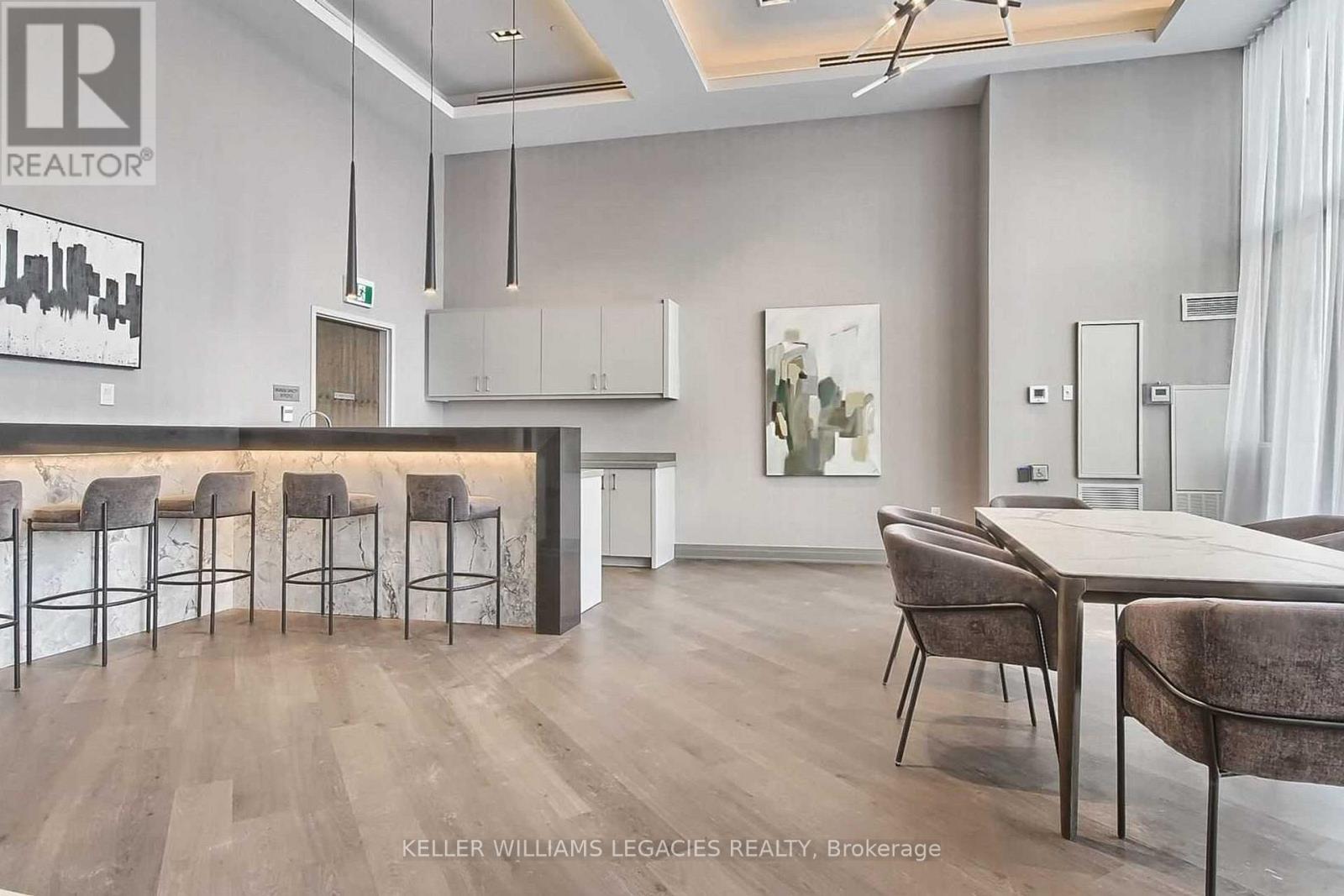 Photo 32 of 211 100 Eagle Rock Way, Vaughan ON