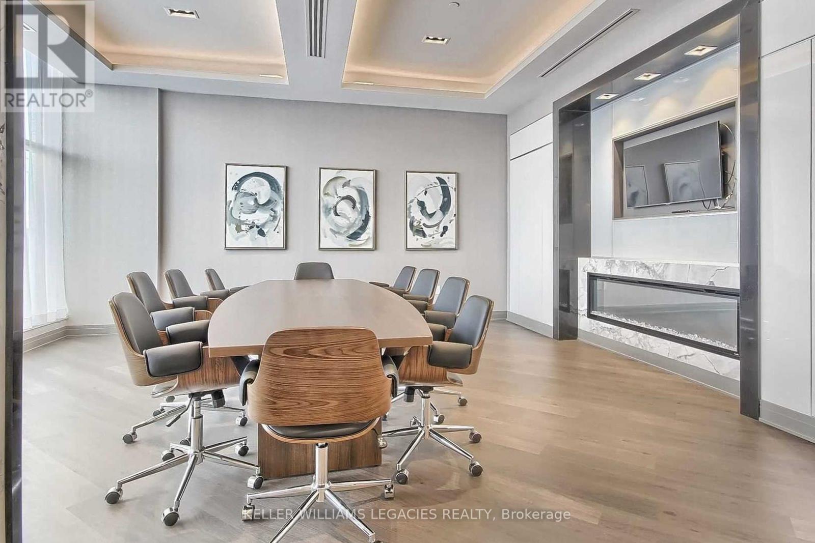 Photo 2 of 211 100 Eagle Rock Way, Vaughan ON