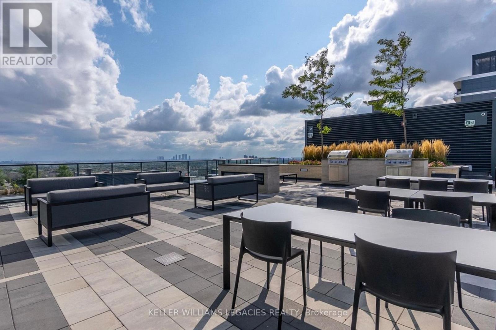Photo 6 of 211 100 Eagle Rock Way, Vaughan ON