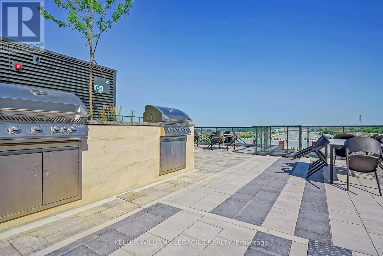 Photo 25 of 211 100 Eagle Rock Way, Vaughan ON