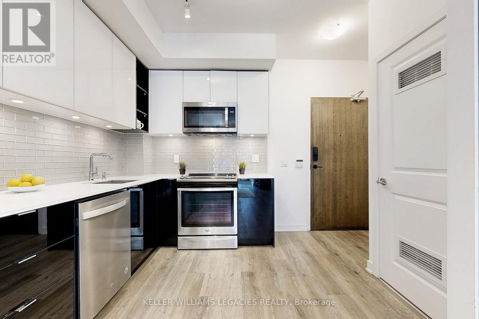 Photo 31 of 211 100 Eagle Rock Way, Vaughan ON