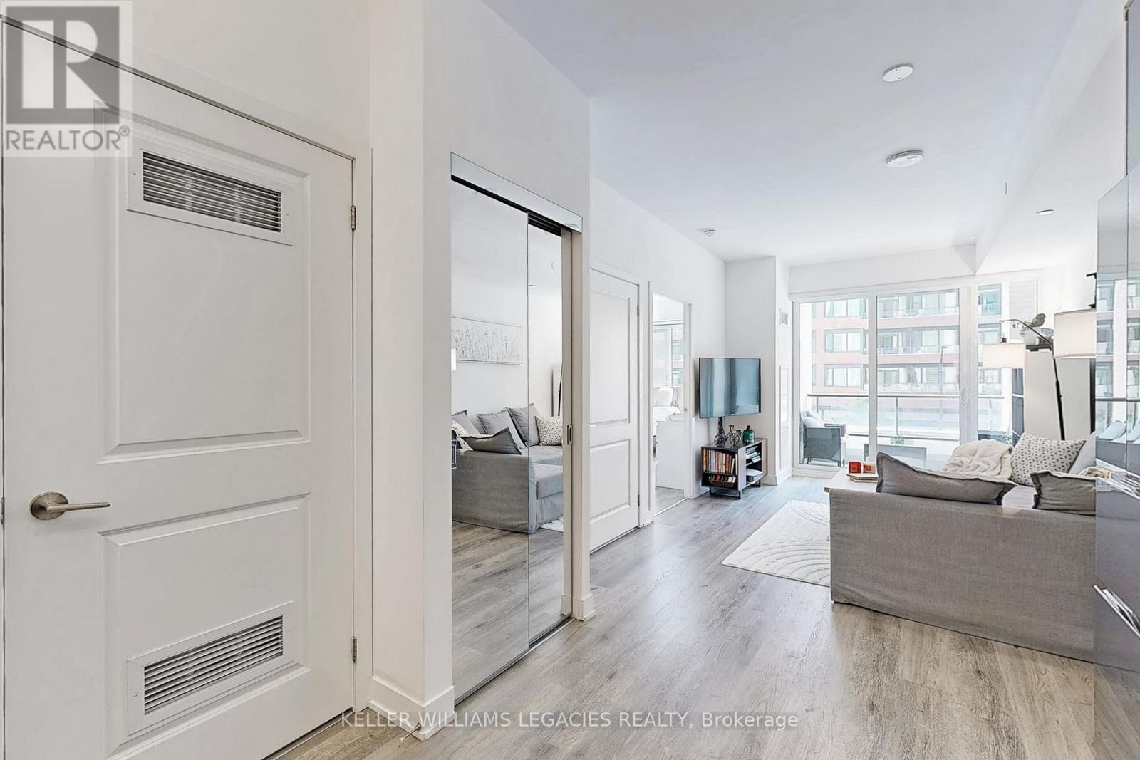 Photo 11 of 211 100 Eagle Rock Way, Vaughan ON