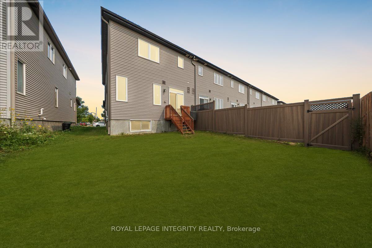 Photo 36 of 93 Aura Avenue, Ottawa ON