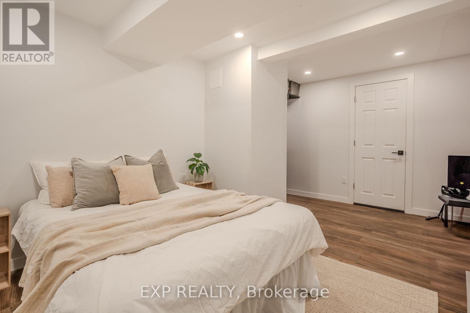 Photo 20 of 12 Lailey Street, St Catharines ON