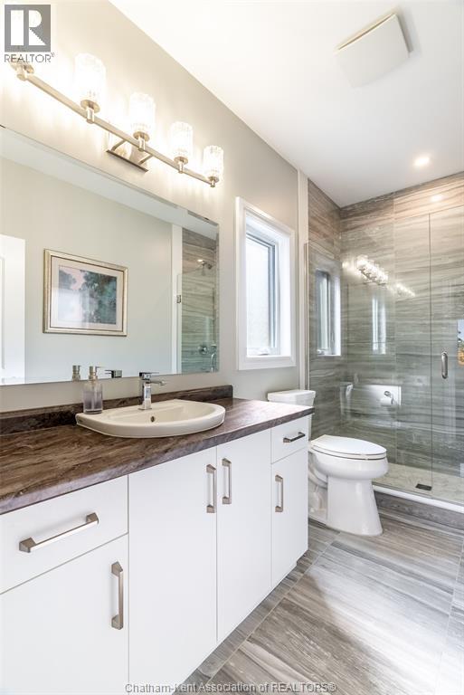 Photo 2 of 11 Champlain Court, Chatham ON