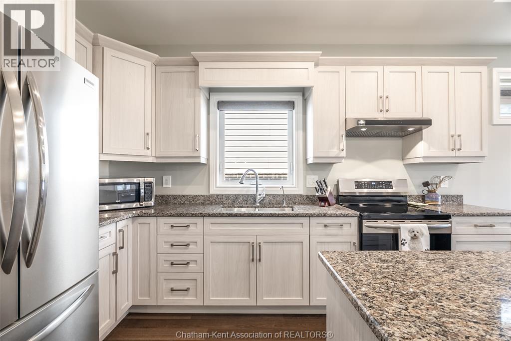 Photo 9 of 11 Champlain Court, Chatham ON
