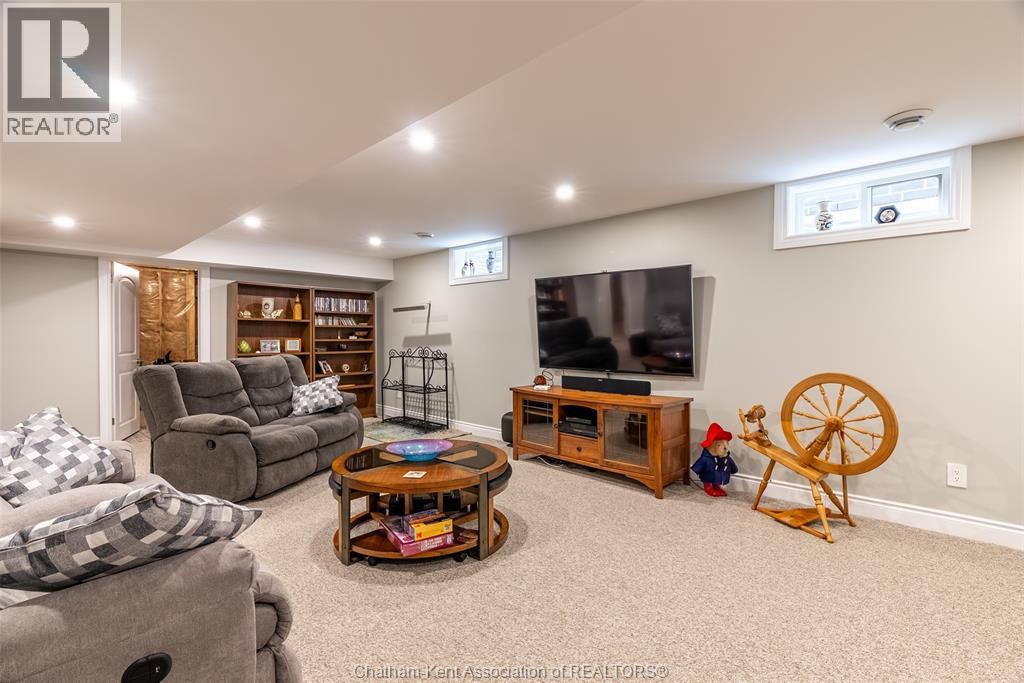 Photo 24 of 11 Champlain Court, Chatham ON