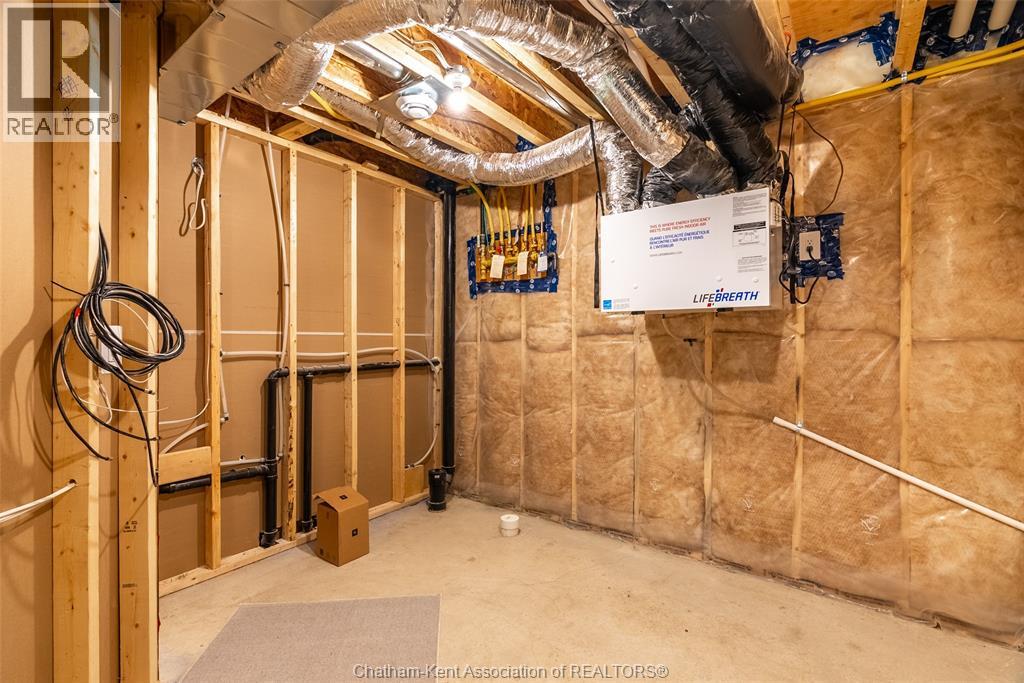 Photo 39 of 11 Champlain Court, Chatham ON