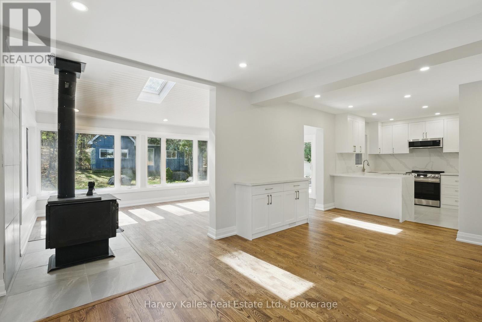 Photo 13 of 21 Todholm Drive, Muskoka Lakes ON