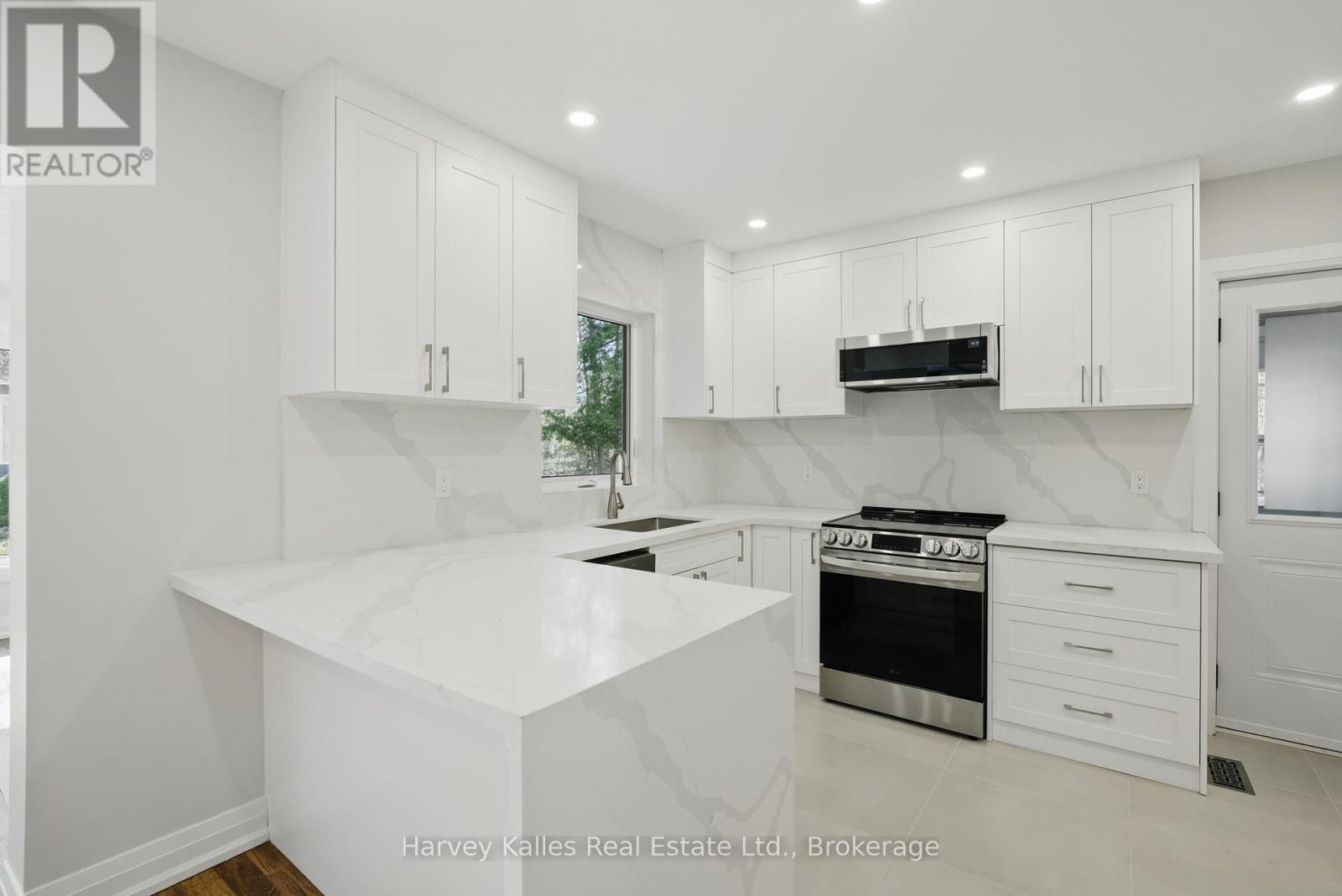 Photo 16 of 21 Todholm Drive, Muskoka Lakes ON