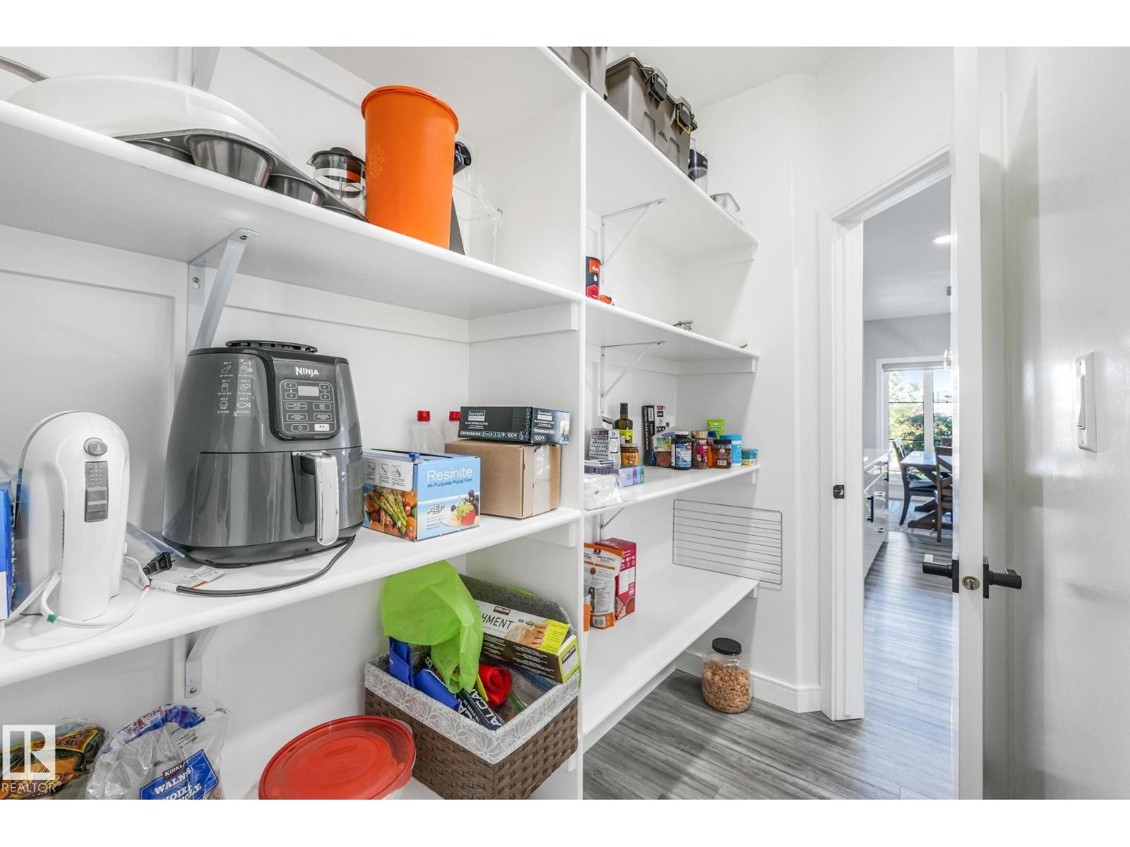 Photo 18 of 7708 Koruluk Ln Sw, Edmonton AB