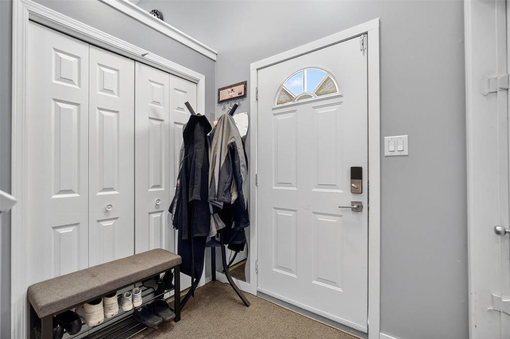 Photo 13 of 313 Neufeld Drive, Mitchell MB