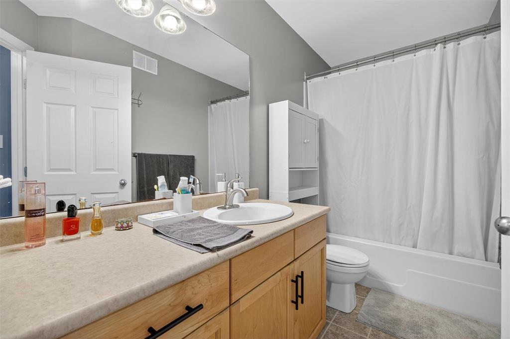 Photo 19 of 313 Neufeld Drive, Mitchell MB