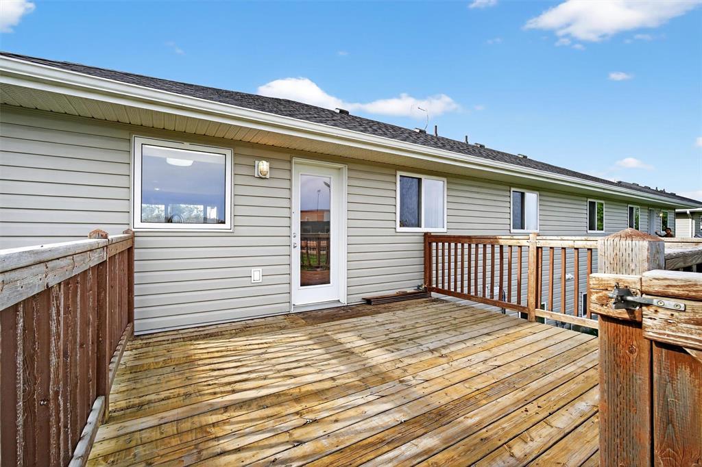 Photo 32 of 313 Neufeld Drive, Mitchell MB